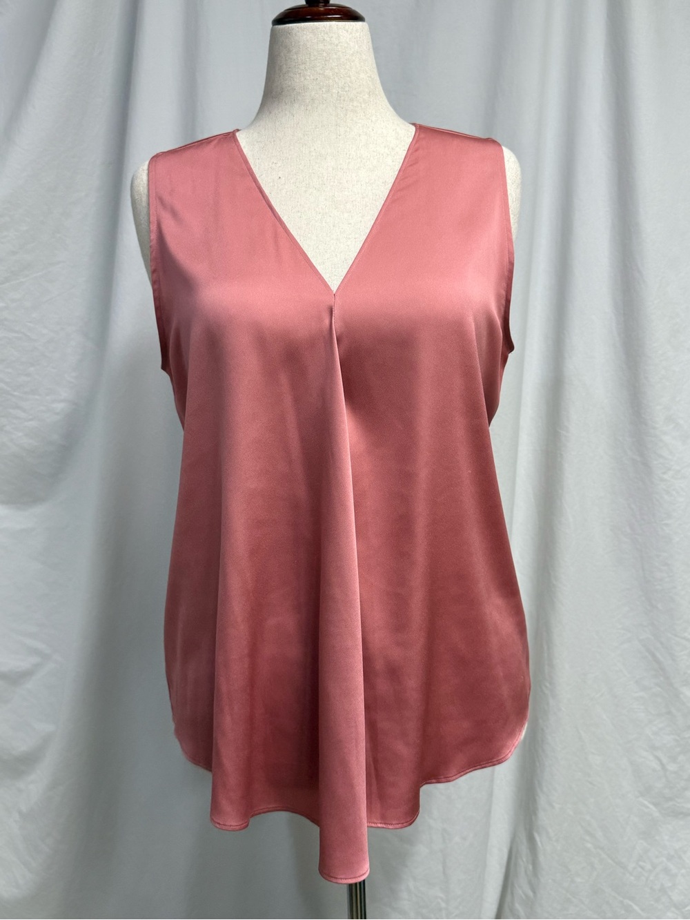Ann Taylor Satin V-Neck Camisole in salmon coral Rose